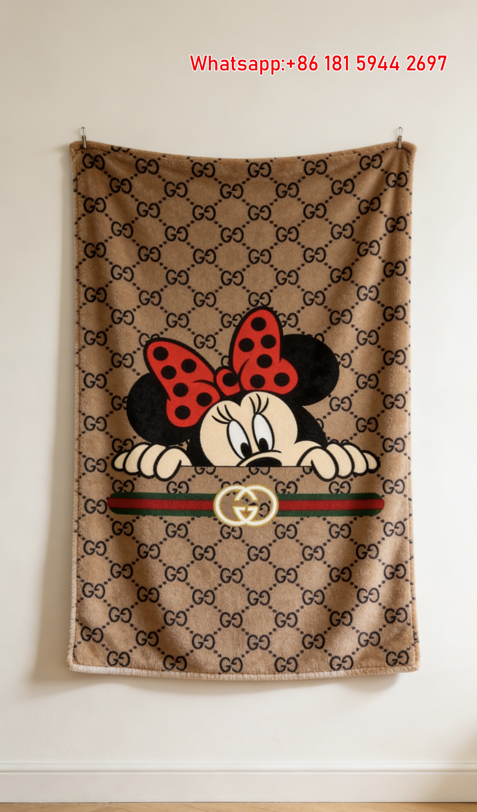 Gucci Cute Minnie Peek Tapestry Gucci Playful Minnie Bow Throw blankets IMG_2733
